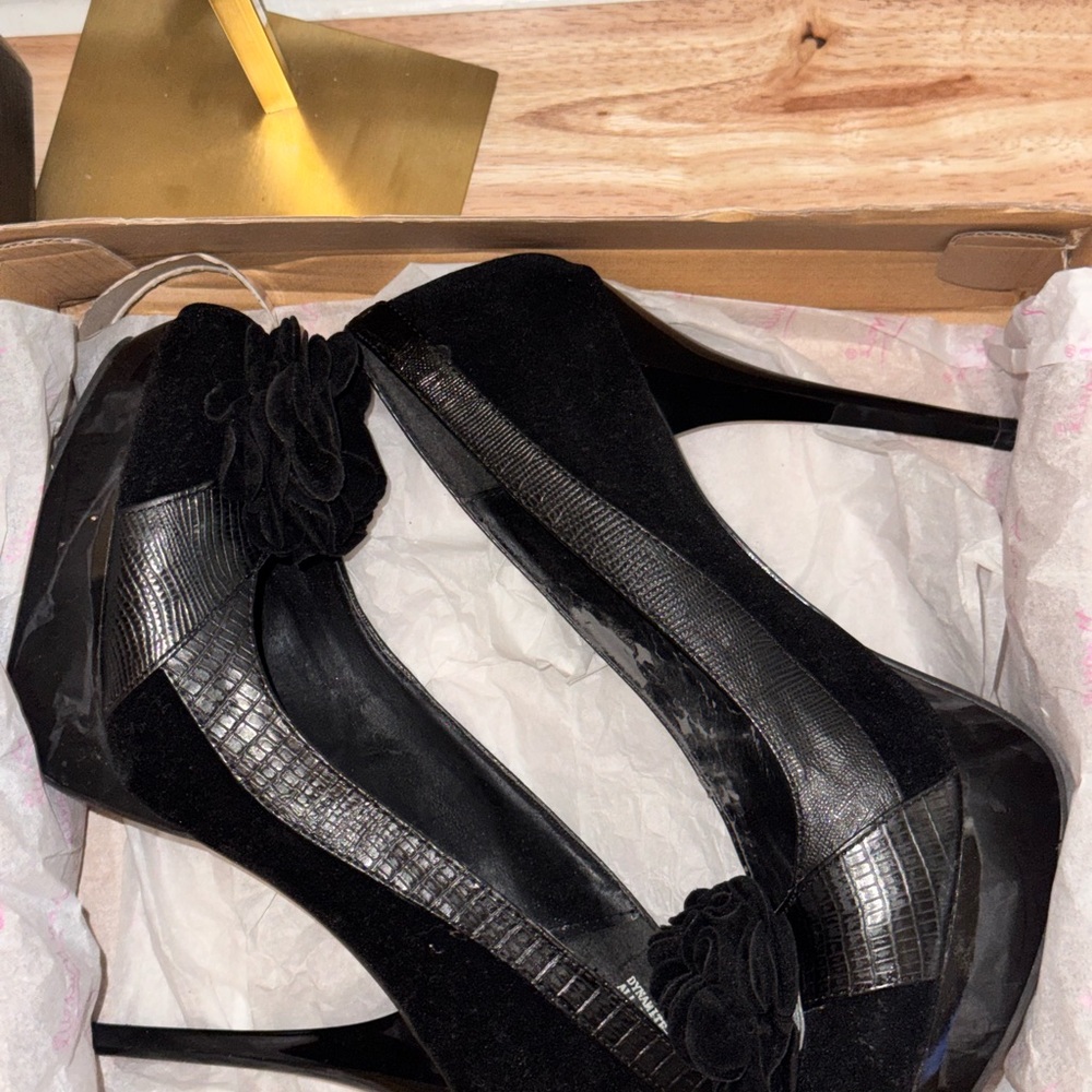 Ann Michell Black Textured Heels